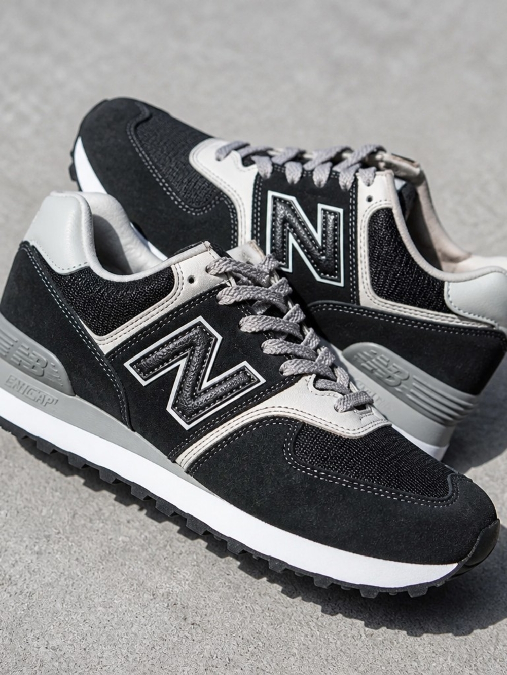New Balance Men's Black and Gray Retro Runner Sneakers